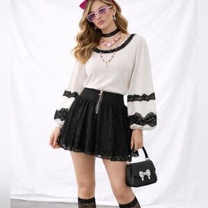 Worthington Ivory Top with Black Frilly Lace Detail Long Balloon Sleeves Cotton